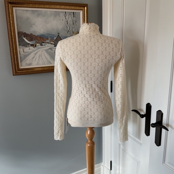 Ivory lace long sleeve top, size small, new with tag - Picture 3 of 4